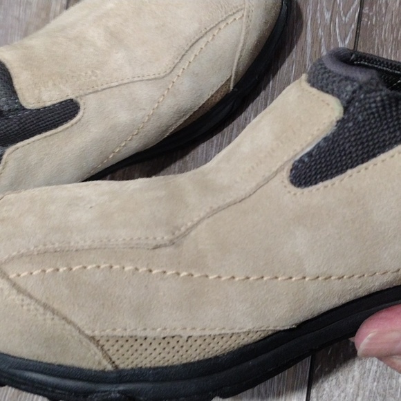 New Balance tan suede loafers. Size 9.5 - Picture 7 of 14